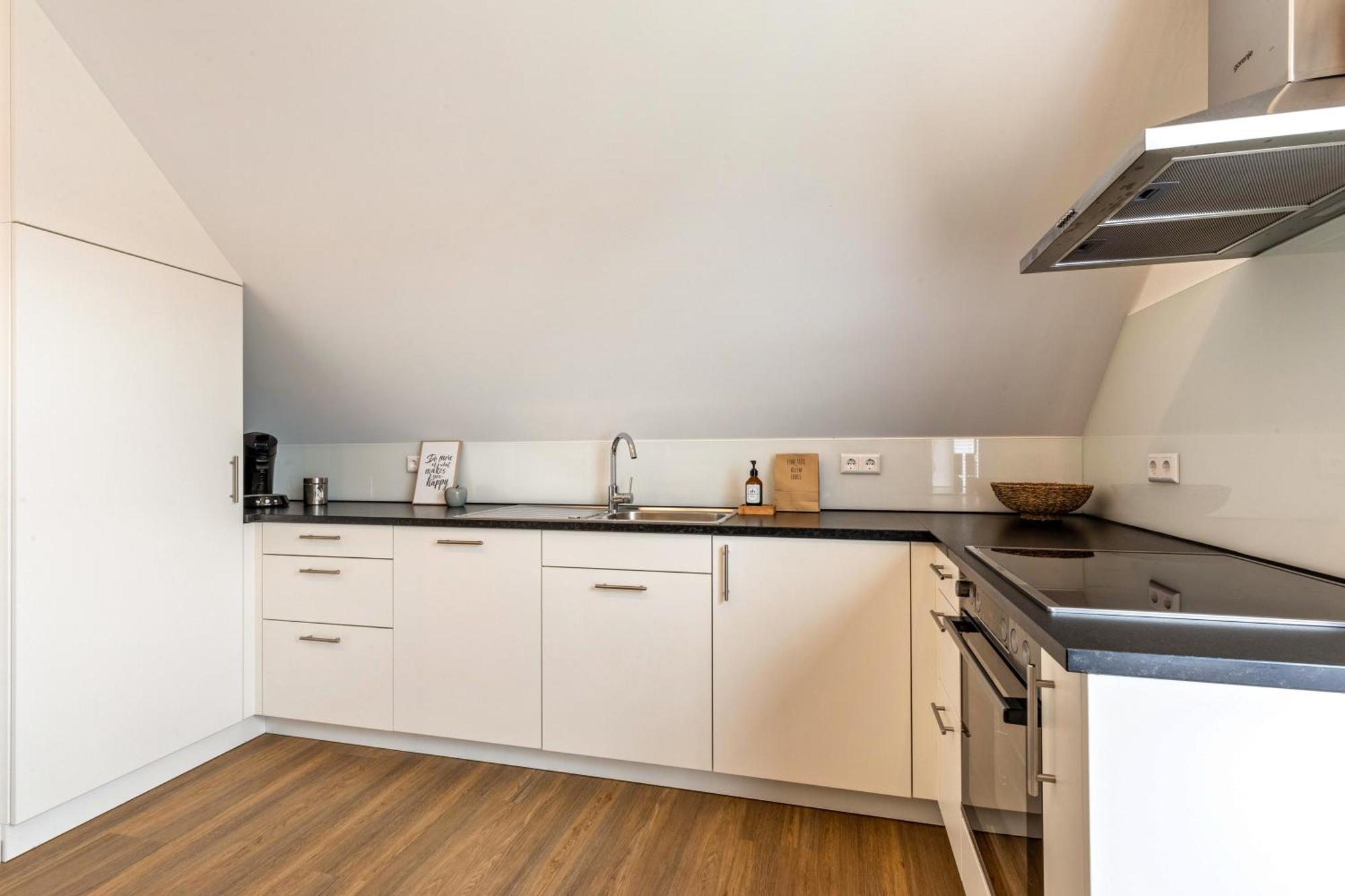 6 Parkside Apartment *