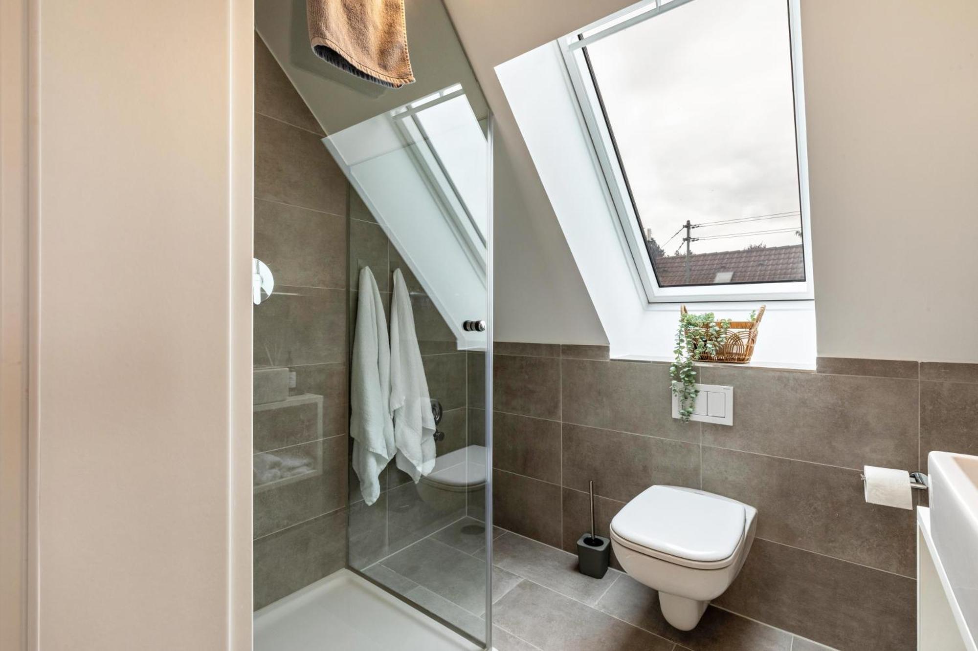 6 Parkside Apartment