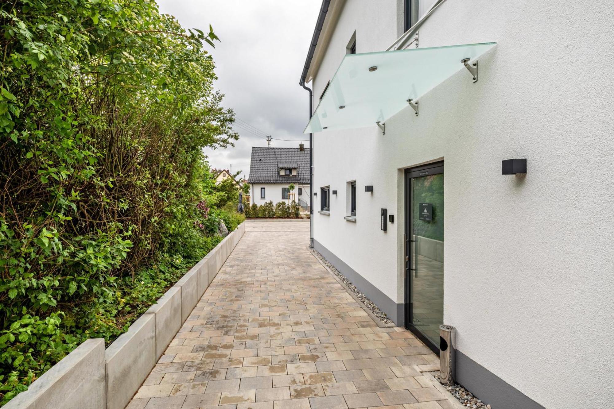 6 Parkside Apartment